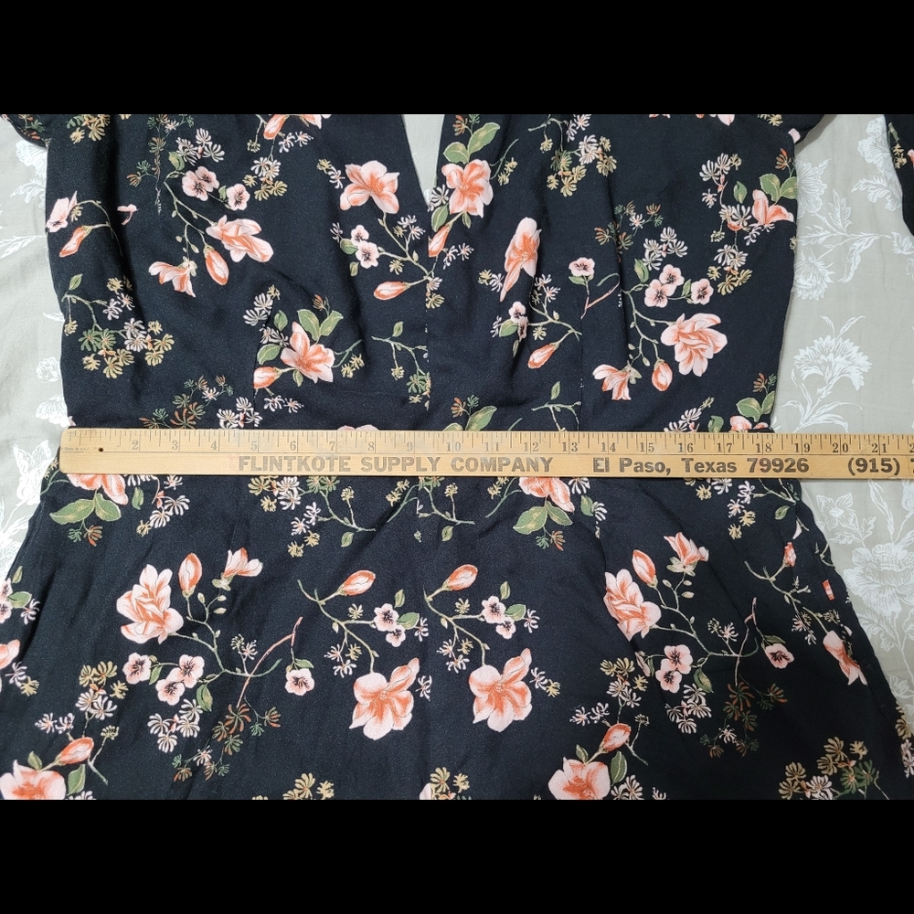 🎉HP🎉 Romper Forever 21 black with floral - Picture 3 of 7